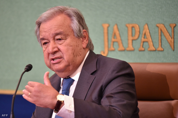 António Guterres ENSZ-főtitkár a tokiói Nemzeti Sajtóklubban tartott sajtótájékoztatón 2022. augusztus 8-án