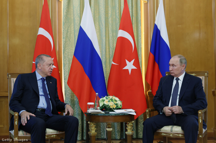 Recep Tayyip Erdogan török elnök és Vlagyimir Putyin orosz elnök Szocsiban 2022. augusztus 5-én
