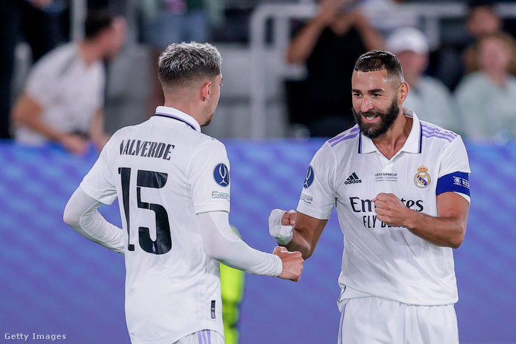 Karim Benzema (jobbra) a 2022–2023-as idényben is bekezdett