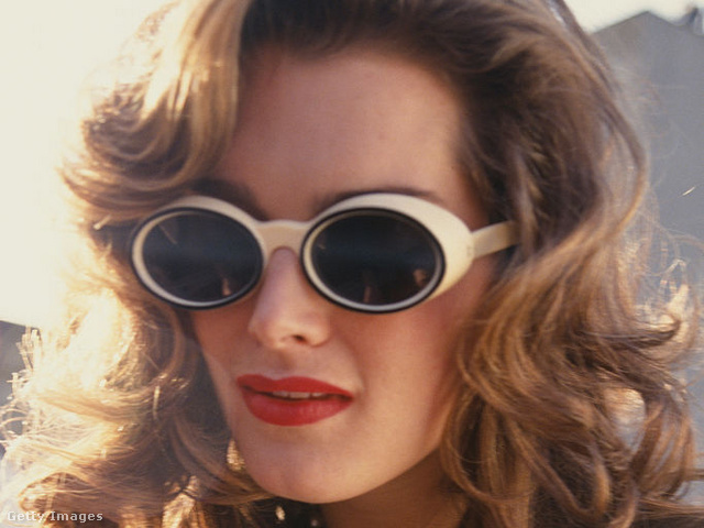 1995-ben New Yorkban viselte ezt a napszemüveget
