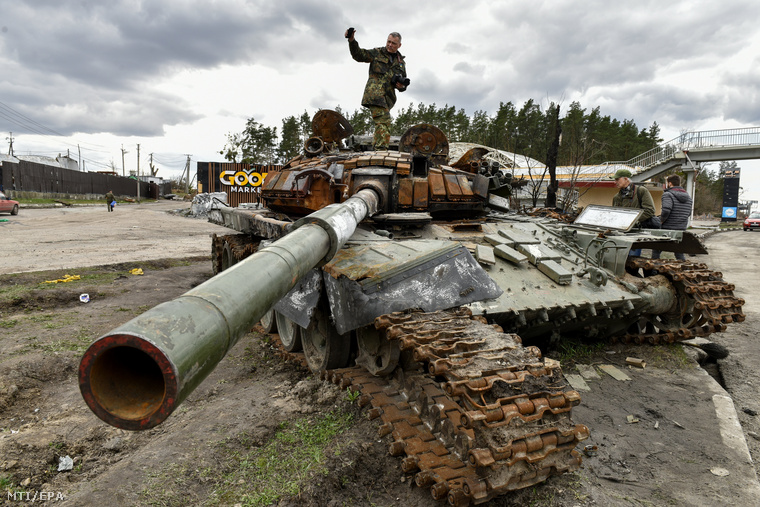 Megsemmisült orosz tank a Kijev megyei Buzovában 2022