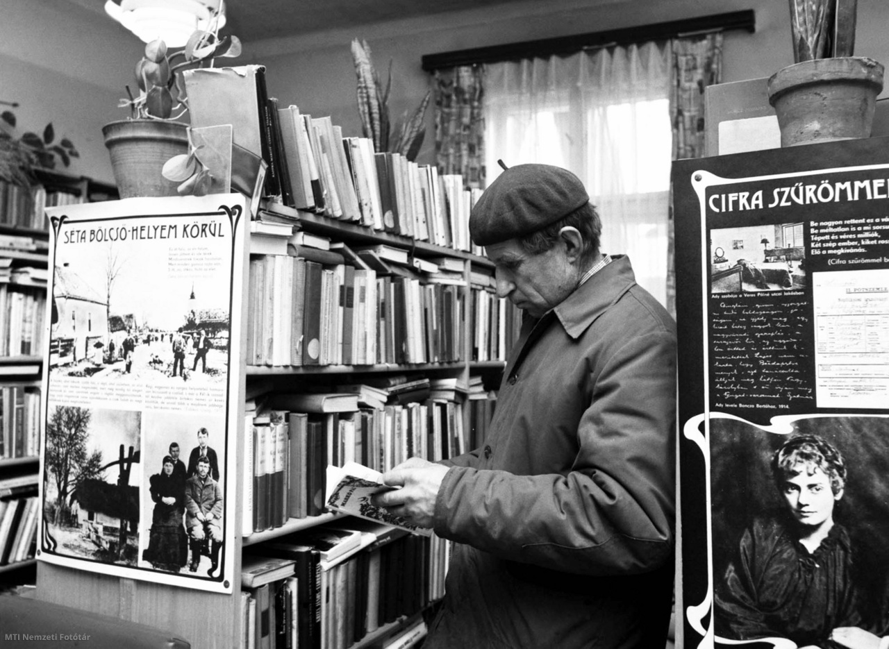 Budapest, 1979. január 30. A Budapesti Vegyipari Gépgyárban két könyvtár működik. A szakszervezeti könyvtár több mint tizenötezer kötete és huszonkilencféle folyóirata, valamint a műszaki könyvtár több mint ötezer kötete és százharmincféle folyóirata közül választhatnak olvasnivalót a gyár dolgozói. A két könyvtárnak összesen csaknem hatszáz állandó olvasója van. A képen a szakszervezeti könyvtárban