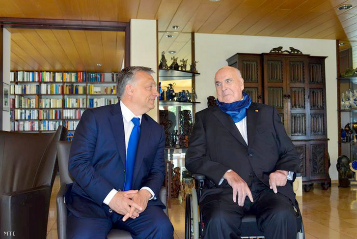 Orbán Viktor miniszterelnök meglátogatja Helmut Kohl volt német kancellárt (j) oggersheimi otthonában 2016. április 19-én