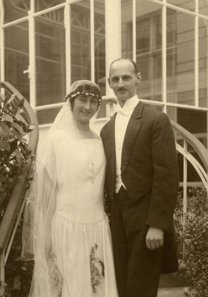 Edith Holländer és Otto Frank esküvői fotója 1925 májusából. A menyasszony ekkor 25, a vőlegény 36 éves volt.