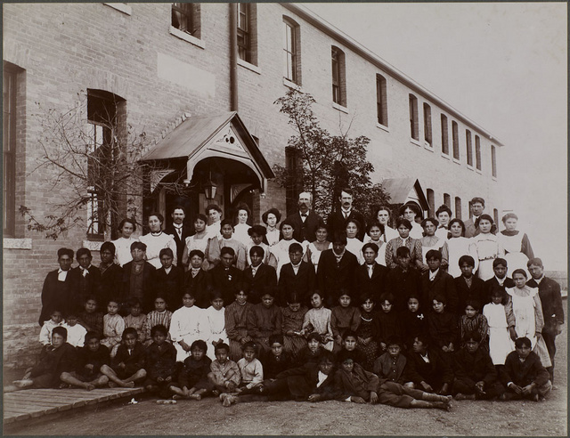 Egy bentlakásos iskola lakói Saskatchewan tartományban, 1908-ban