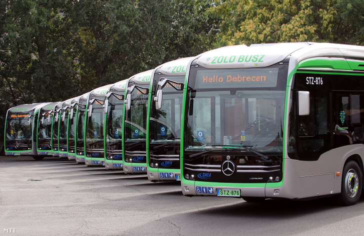 Elektromos autóbuszok Debrecenben az átadás napján, 2022. augusztus 30-án