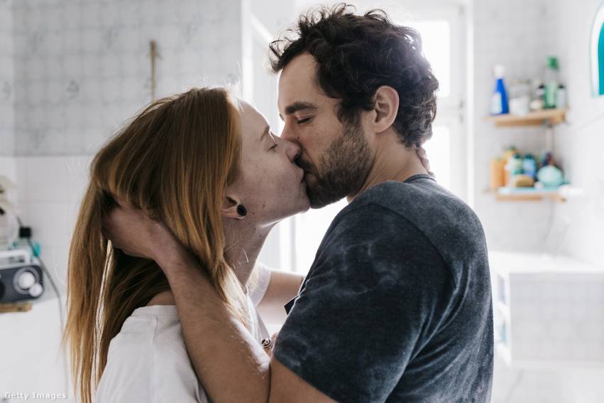 A csókolózásról szóló kutatások azt sugallják, hogy a férfiak és a nők eltérően gondolkodnak a csókról, de a legrosszabbra és a legjobbra jól emlékeznek
