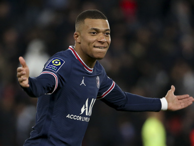 Transznemű modellel jár Kylian Mbappé