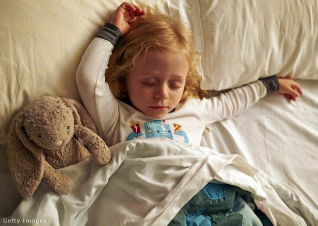 Az alvás lehetővé teszi, hogy a gyerek teste pihenjen