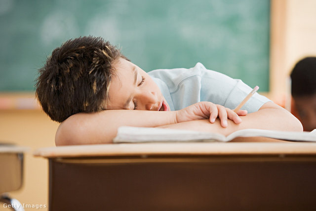 Nem normális, ha a gyerek elalszik az iskolában