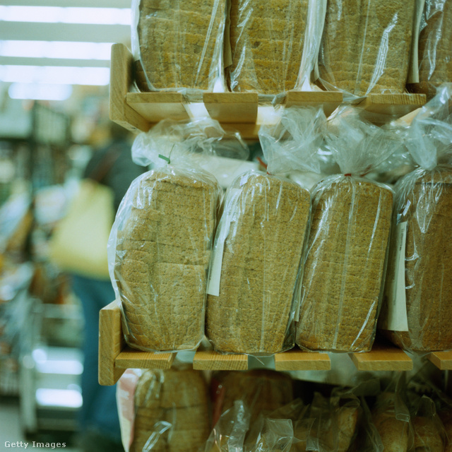 A kenyér tartósságát a hozzáadott adalékanyagokon túl a csomagolás is befolyásolhatja