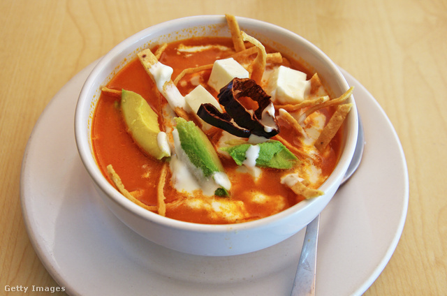 Los tomates son una de las bases de la sopa azteca que se come en México