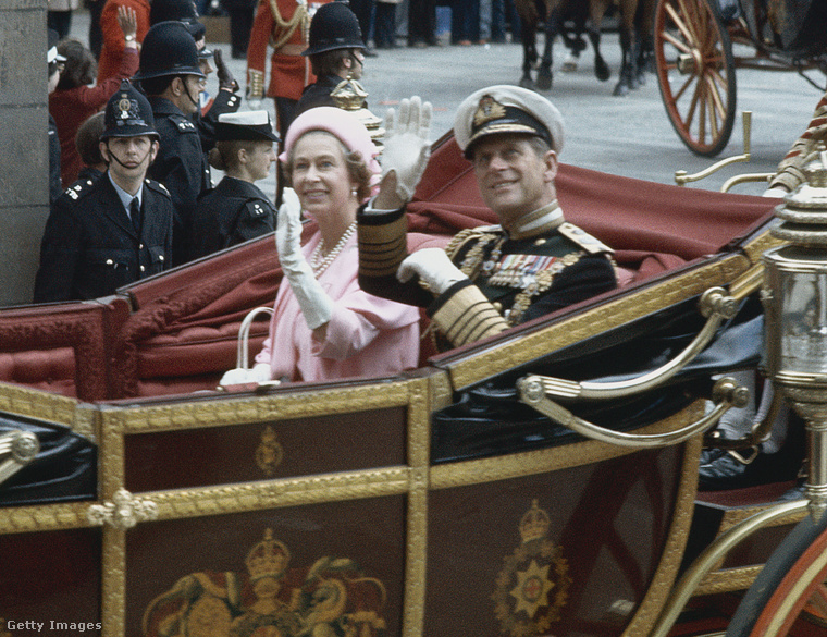 1977-ben, a királynő trónra lépésének 25