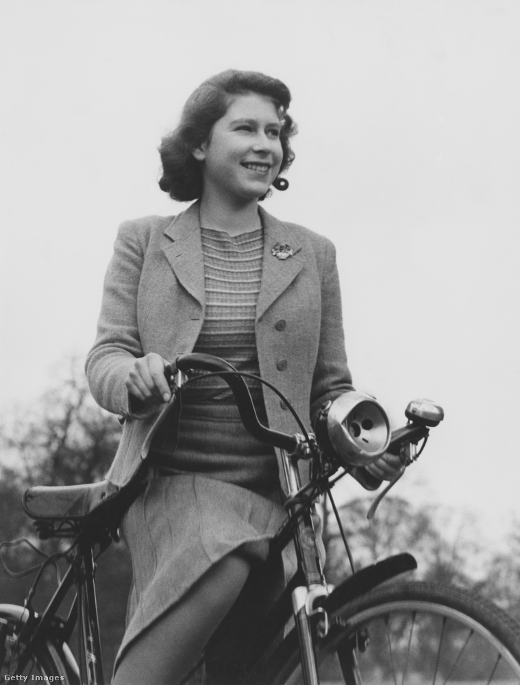 Hercegnő a biciklin Windsorban, 1942.