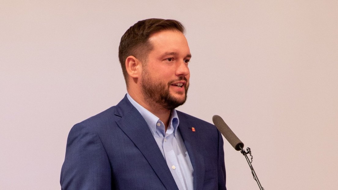 Felfüggesztették a momentumos újpesti polgármester párttagságát