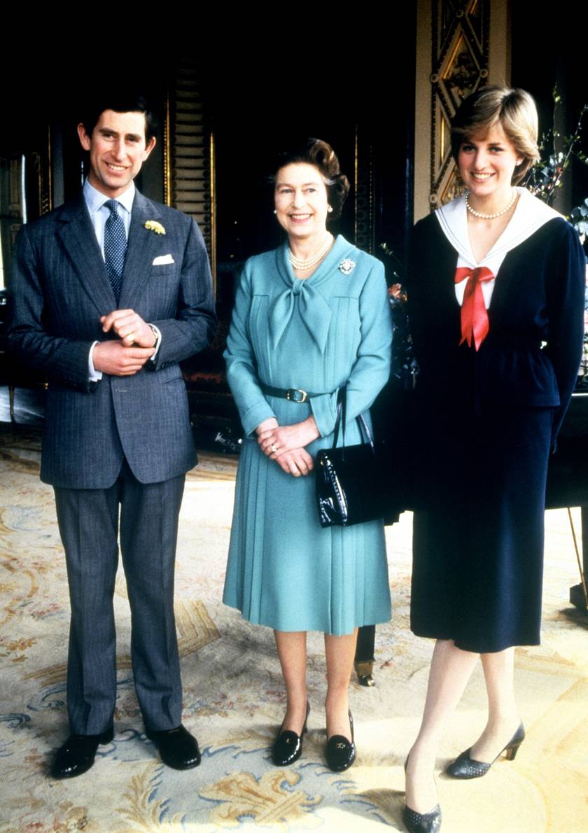 Diana hercegnő Károly herceggel és Erzsébet királynővel 1981-ben.