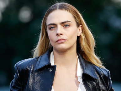 Aggasztó videók terjednek Cara Delevingne-ről: teljesen szétesve, cipő nélkül botorkált az utcán
