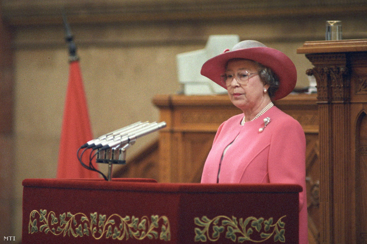 II. Erzsébet királynő magyarországi tartózkodása alatt felszólal a Parlamentben