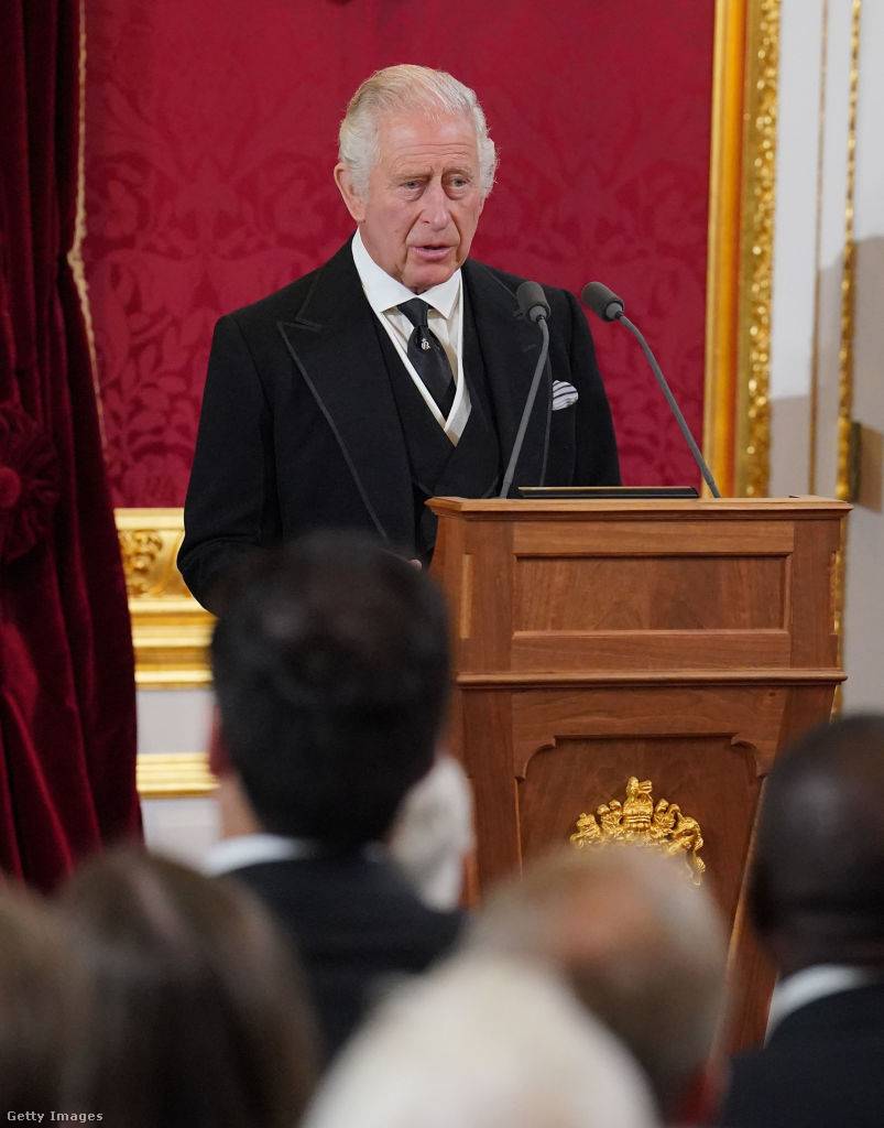 2022. szeptember 10. III. Károly király beszédet mond a Szent Jakab-palota tróntermében.