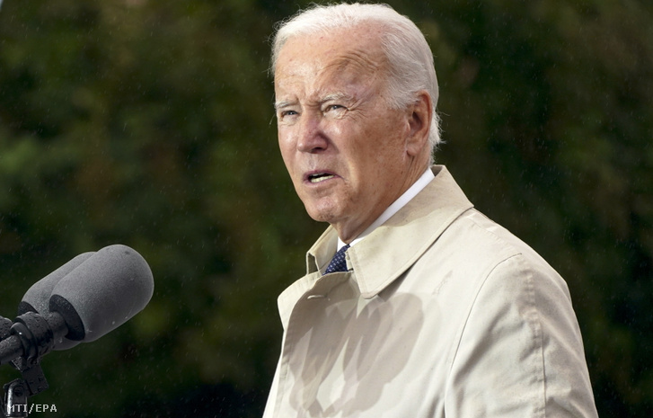 Joe Biden amerikai elnök a védelmi minisztérium washingtoni épületénél, a Pentagonnál tartott megemlékezésen 2022. szeptember 11-én, az Egyesült Államok elleni repülőgépes terrotámadások 21. évfordulóján