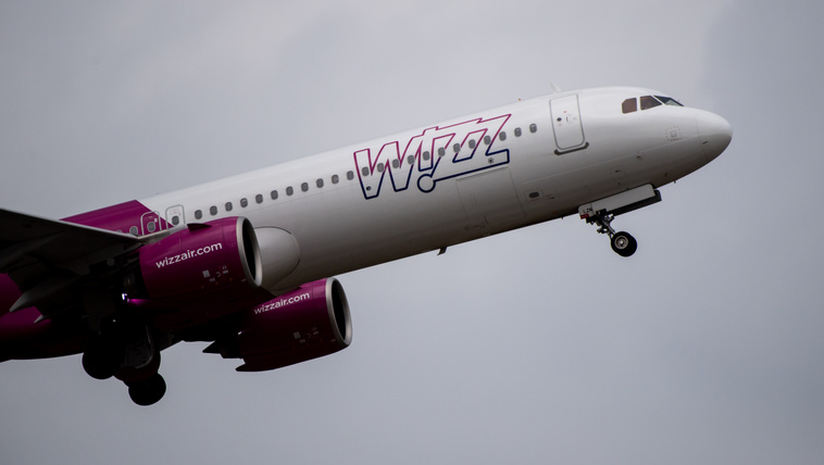 Papírfecnikre írt ülőhelyeket kaptak a&nbsp;Wizz Air utasai