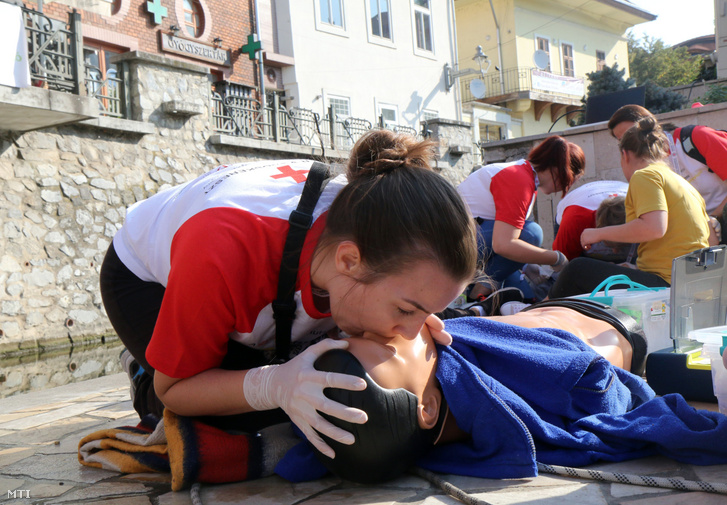 Résztvevők a Magyar Vöröskereszt 47. Országos Elsősegélynyújtó Versenyének döntőjében 2018. szeptember 8-án Miskolcon