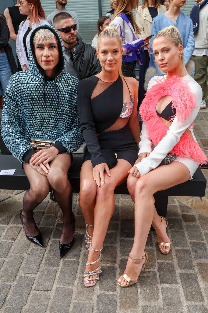 Lady Amelia és Eliza Spencer a London Fashion Weeken nagyon szexi szettben jelentek meg.