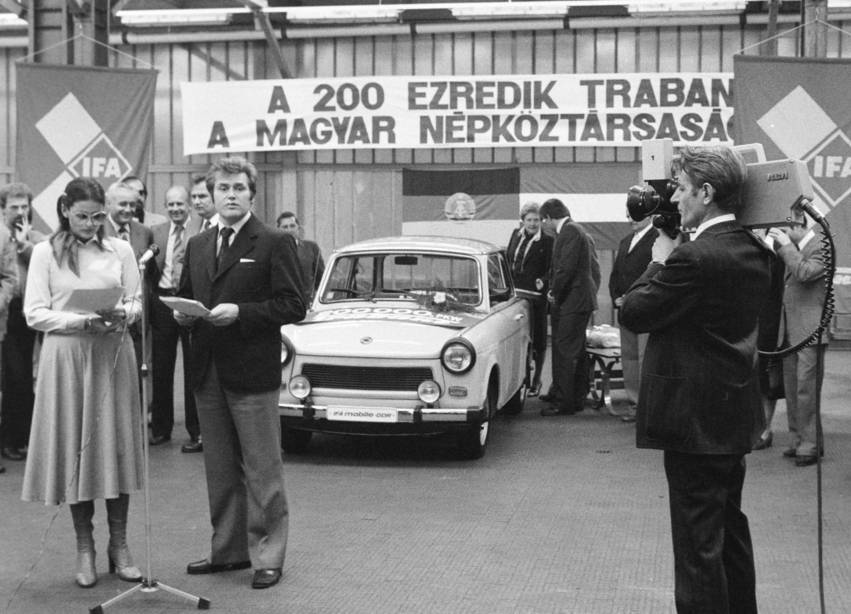 „Előbb a kocsi, aztán a kicsi”: 1974-ben a 200 ezredik Trabant is megérkezett hazánkba