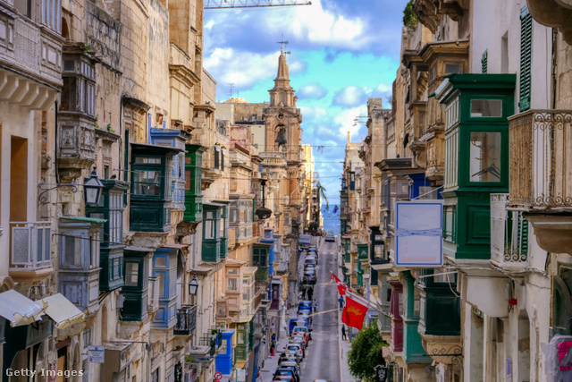 Málta és a híres erkélyes házak