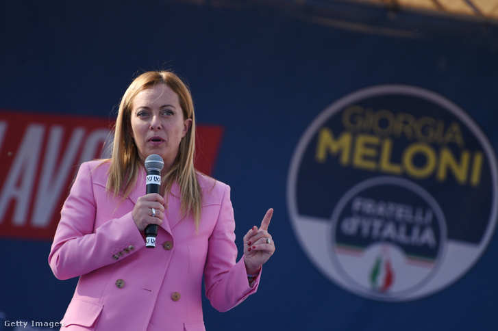 Giorgia Meloni 2022. szeptember 23-án Nápolyban