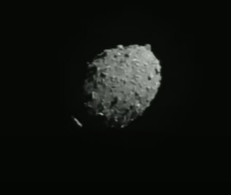 A NASA űrszondájának becsapódása a Diomorphos aszteroidába.