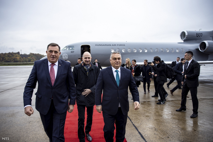 Orbán Viktor kormányfőt fogadja Milorad Dodik, Bosznia-Hercegovina háromtagú elnökségének szerb tagja Banja Lukában 2021. november 6-án