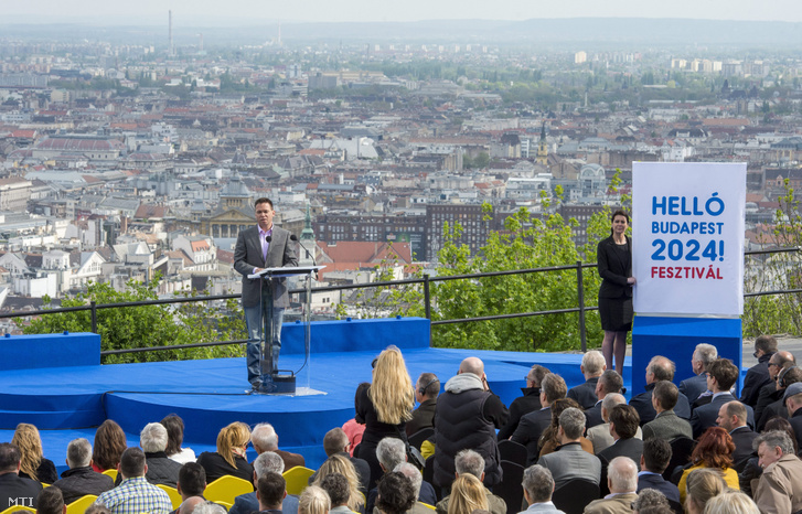 Fürjes Balázs, az olimpiai pályázat kormányzati felelőse beszél a 2024-es olimpiára és paralimpiára kandidáló Budapest pályázati emblémájának ünnepélyes bemutatóján a Gellért-hegyen 2016. április 14-én