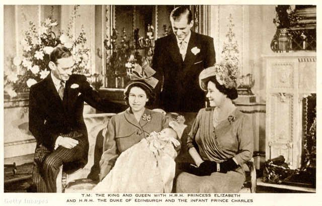 II. Erzsébet elsőszülöttjével, Fülöp herceggel, valamint szüleivel: VI. Györggyel és az anyakirálynéval