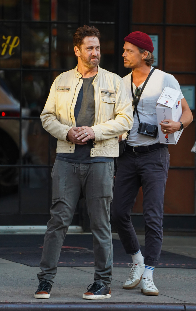 Gerard Butler egy barátjával sétálgatott szintén New Yorkban