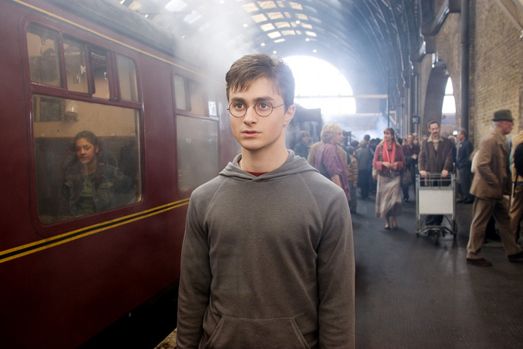 Harry Potter, 2001-2011.A Roxfort Express egy 1800 mm-es széles nyomtávú kötélvasút.