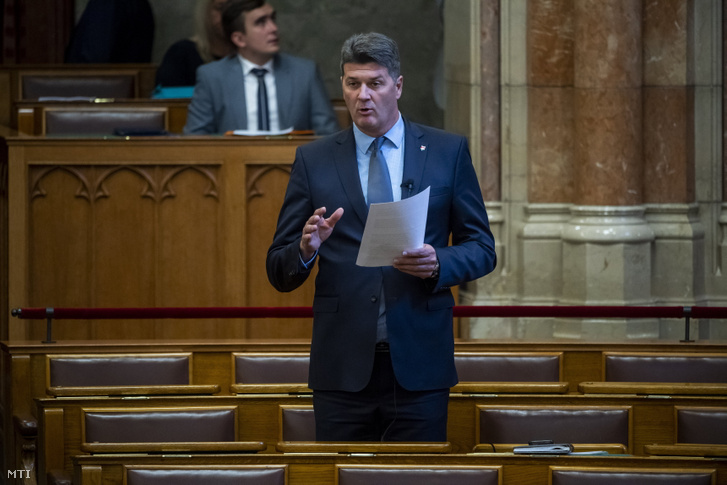 Mihálffy Béla, a KDNP képviselője napirend előtt felszólal az Országgyűlés plenáris ülésén 2022. október 10-én