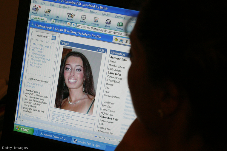 Egyfelhasználó adatlapja a Facebook 2004-es verziójában.