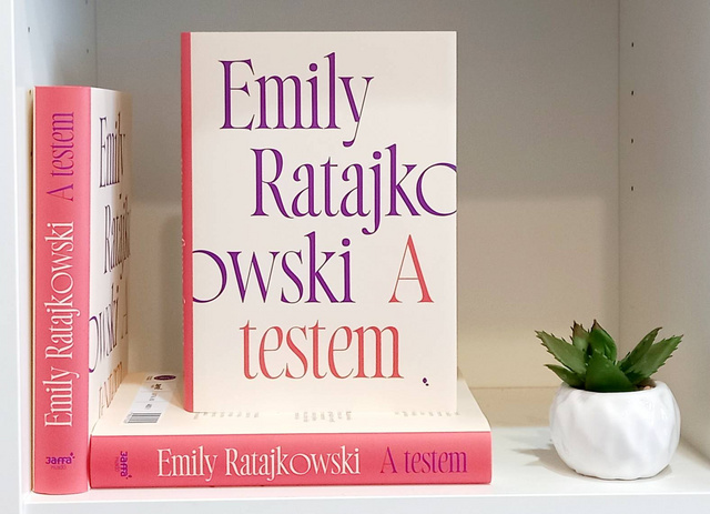 Emily Ratajkowski: A testem című könyve a Jaffa Kiadó gondozásában jelent meg