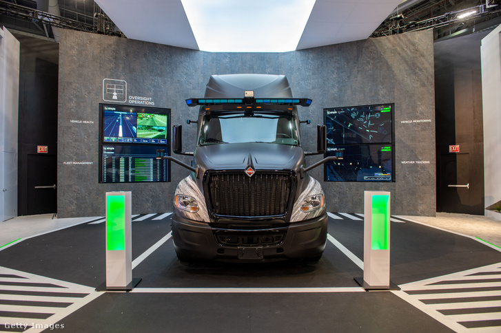 A TuSimple önvezető kamionja a Las Vegas-i CES-en 2022 januárjában – ők csak 82 százalékot estek