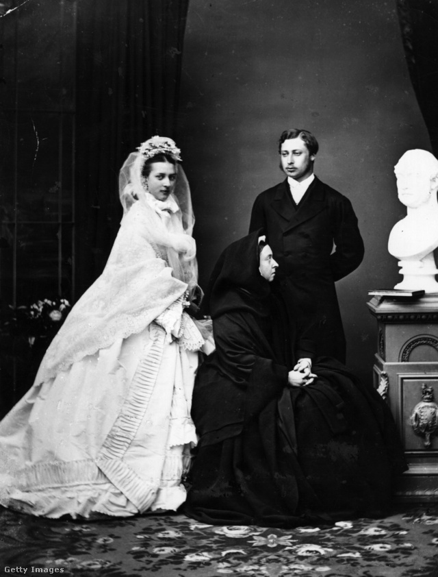 Eduárd és Alexandra esküvőjük napján Viktória királynővel
