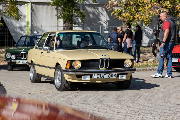 Az E21 logikus lépés volt a Neue Klasse után, az első 3-as BMW pedig az egész autóipart megváltoztatta