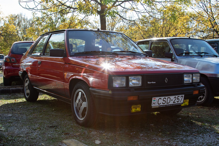 Korai Renault 11 Turbo, ami ugyanazt a motort használja, mint a híres R5 Turbo
