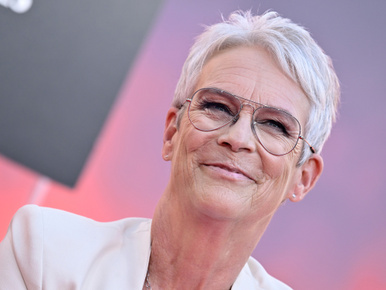 A 63 éves Jamie Lee Curtis ledobta az összes ruháját