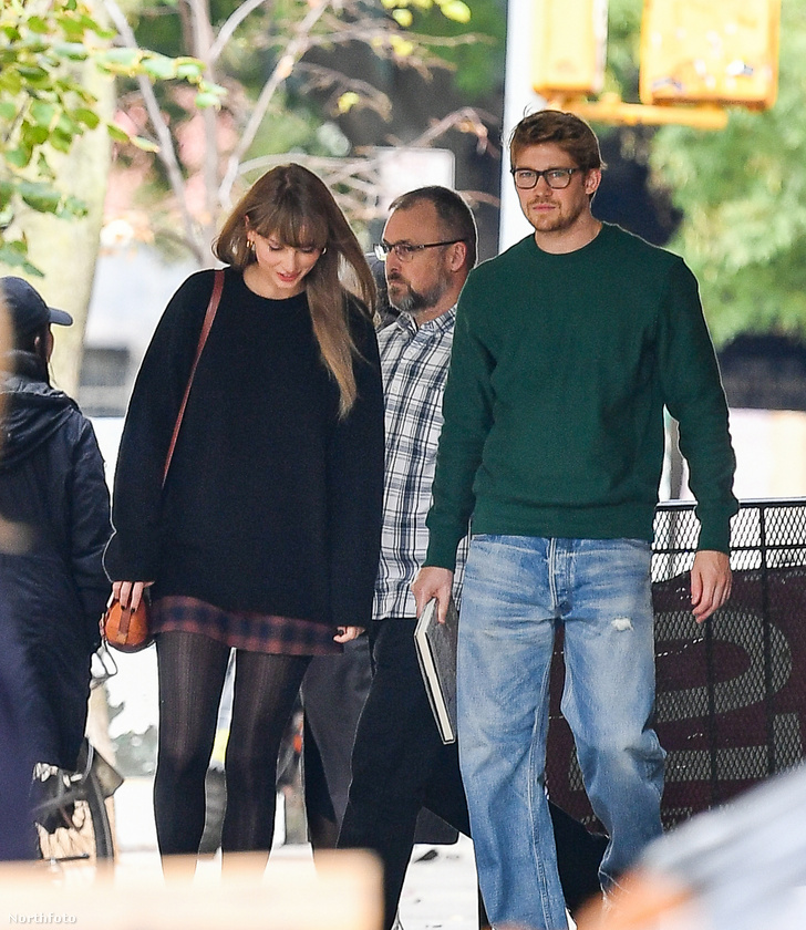 Taylor Swift csak úgy sugárzik a boldogságtól színész vőlegénye, Joe Alwyn oldalán