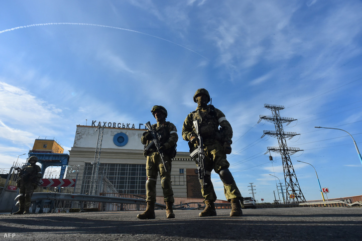 Orosz katonák a Kakhovka vízerőműnél 2022. május 20-án