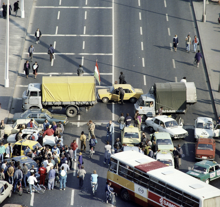 Éppen ma 32 éve annak, hogy taxisblokád bénította meg az ország közlekedését