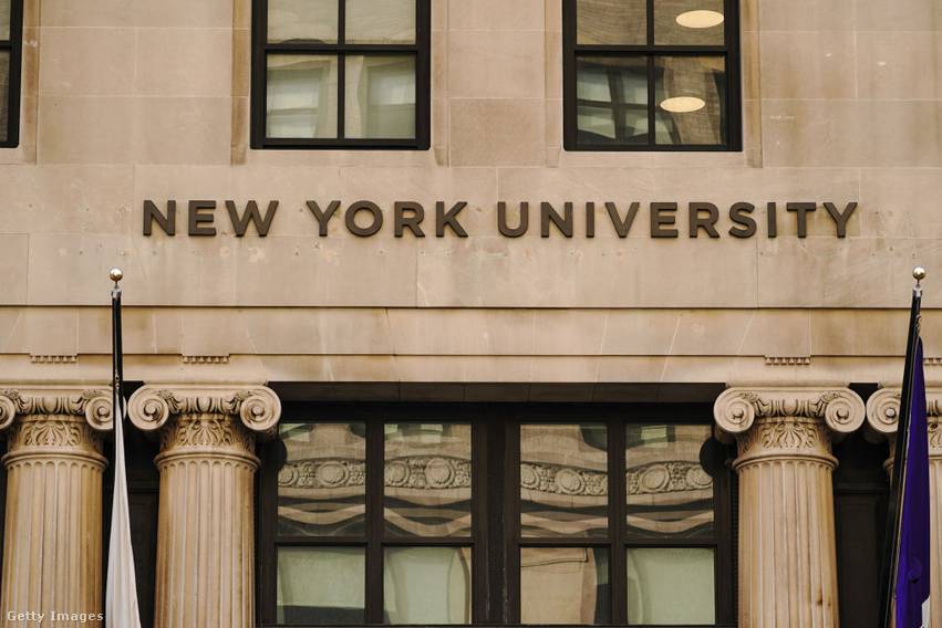A New York Egyetemnek (ahonnan a tanárt kirúgták) 36 Nobel-díjasa, 4 Abel-díjasa, 16 Pulitzer-díjasa, és több mint 30 Oscar-díjasa van