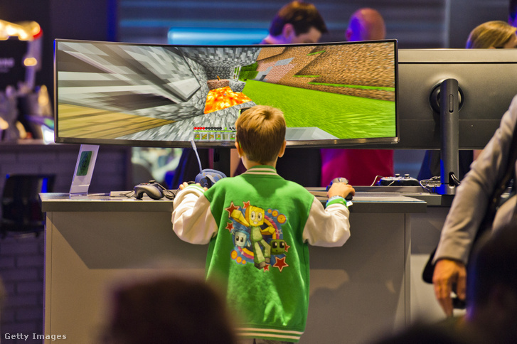 Kisgyerek Minecrafttal, a 2018-as Gamescom vásáron, Kölnben