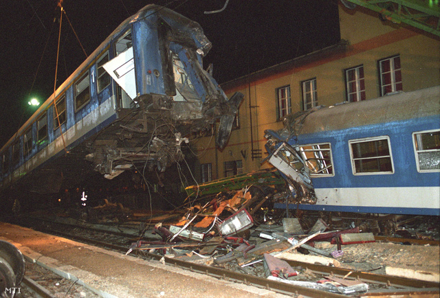 1994. december 2-án súlyos vonatszerencsétlenség történt Szajolnál, a vasútállomáson